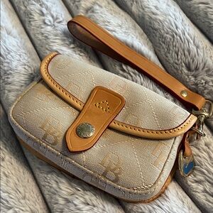 NEW Dooney & Bourke Cream and Tan Wristlet
